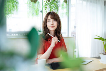女性 デザイナー